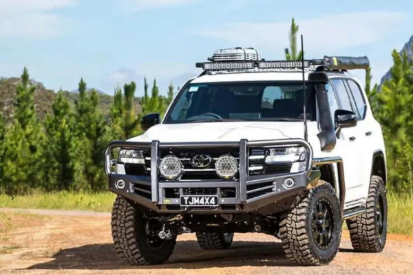 LANDCRUISER 300 ACCESSORIES BY TJM