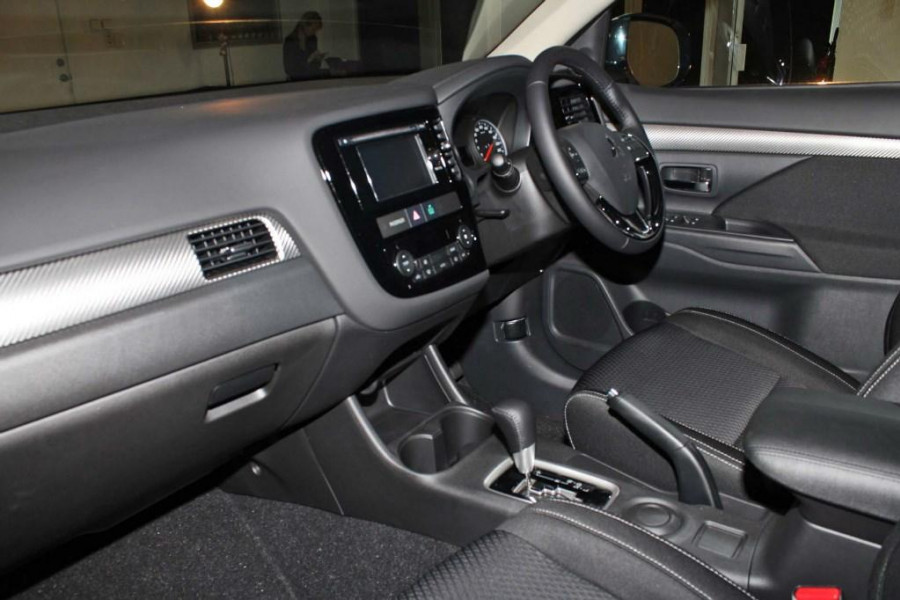 2015 MY16 Mitsubishi Outlander ZK XLS SUV Image 8