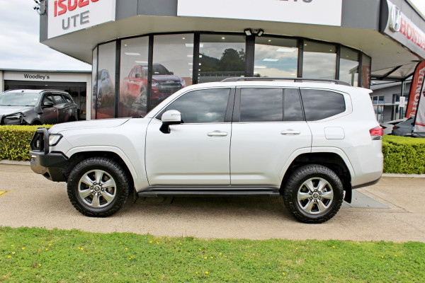 2022 Toyota LandCruiser FJA300R VX SUV Image 5