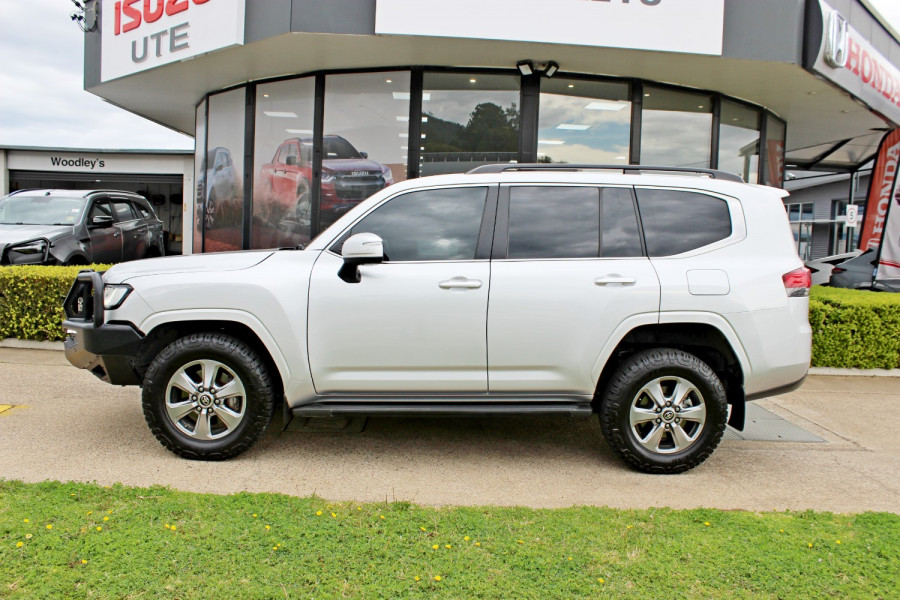 2022 Toyota LandCruiser FJA300R VX SUV Image 5