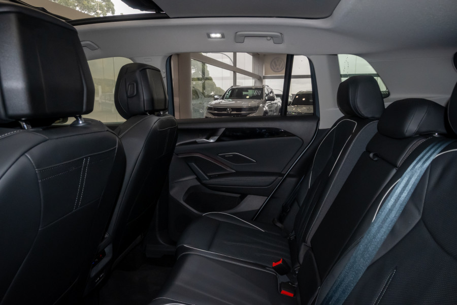 2025 MY26 Volkswagen Tiguan CT R SUV Image 9