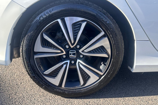 2016 Honda Civic 10th Gen VTi-L Sedan Image 12