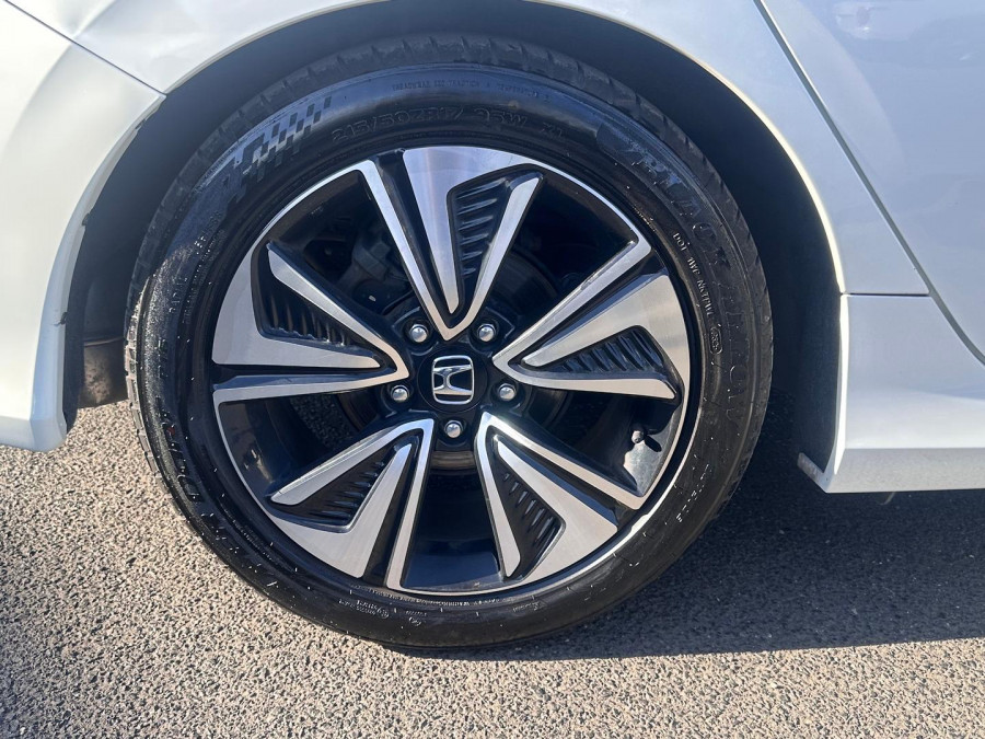 2016 Honda Civic 10th Gen VTi-L Sedan Image 12