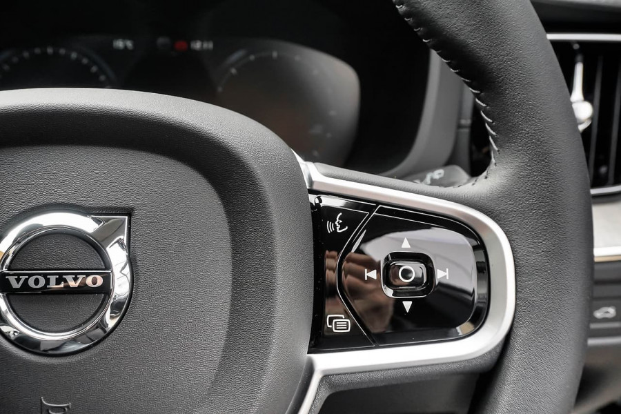 2019 Volvo XC60 UZ D4 Inscription Suv Image 8