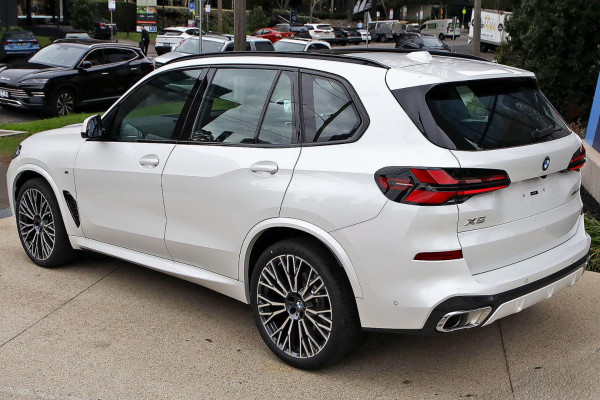 2025 BMW X5 G05 LCI xDrive30d M Sport SUV image 5