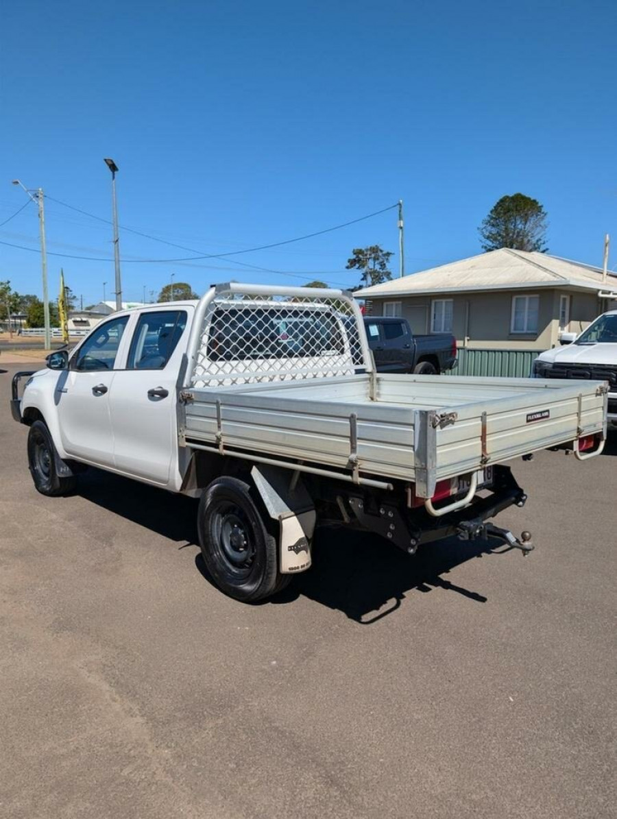 2021 Toyota HiLux GUN125R WorkMate Double Cab Chassis Image 5