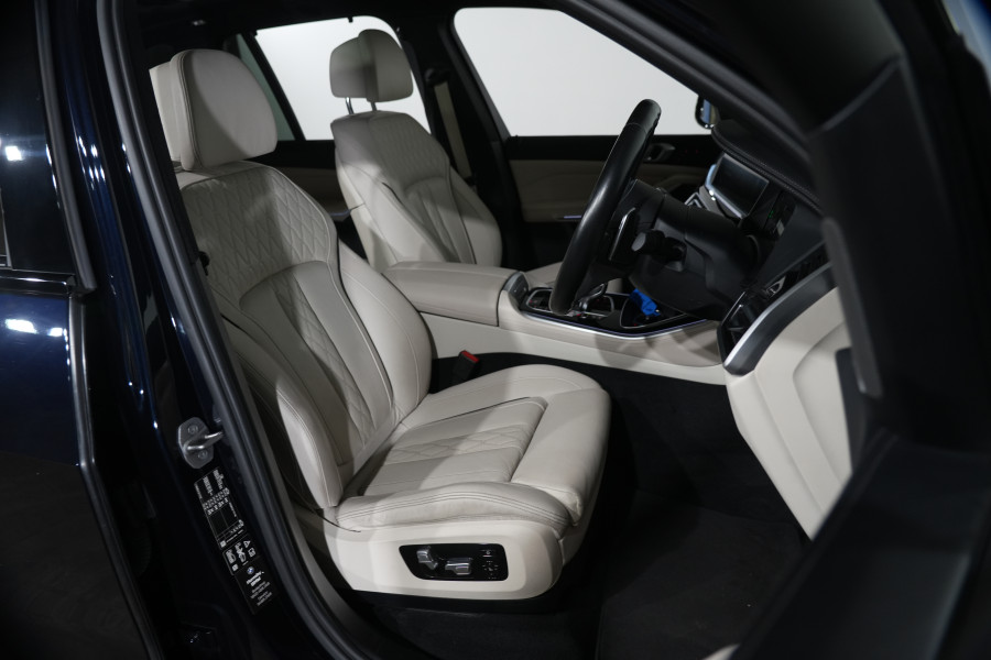 2022 BMW X5 M50i SUV