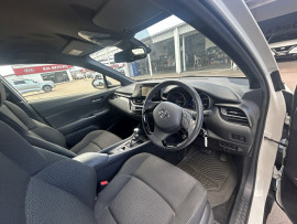 2018 Toyota C-HR NGX10R  SUV image 15
