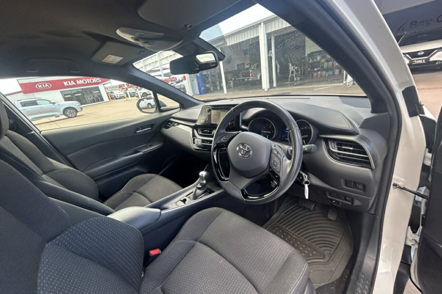 2018 Toyota C-HR NGX10R  SUV Image 15