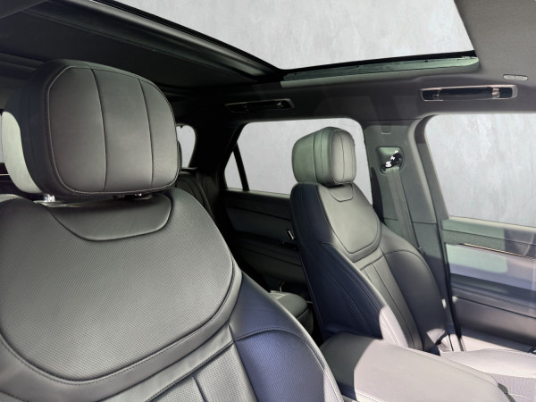 2023 Land Rover Range Rover Sport L461 D300 Dynamic SE SUV image 23