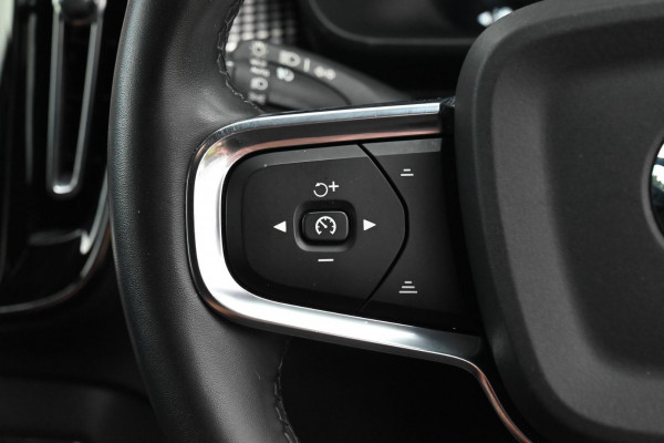 2022 Volvo XC40 XZ T5 R-Design SUV Image 17