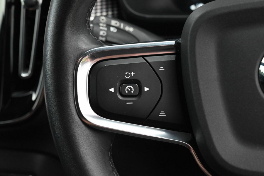2022 Volvo XC40 XZ T5 R-Design SUV Image 17