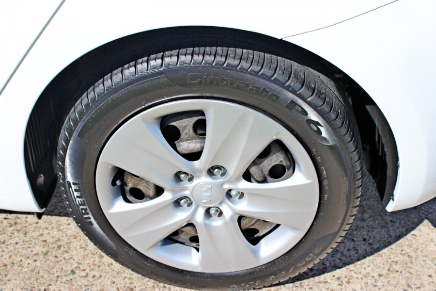 2015 Kia Cerato YD S Hatch Image 8