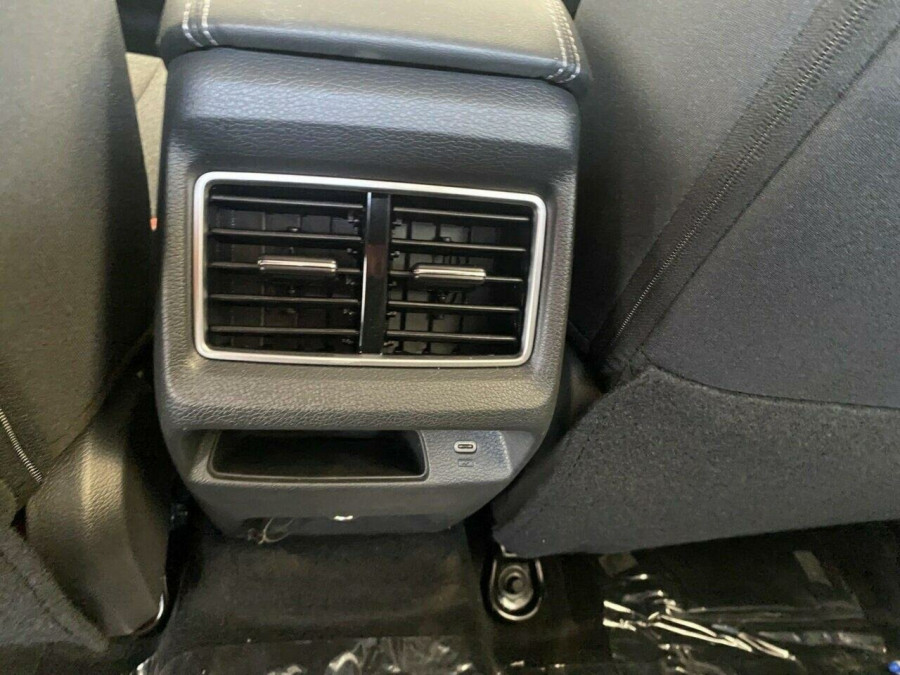 2025 Mahindra XUV3X0  AX5L SUV Image 22