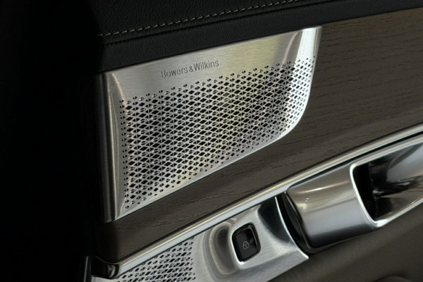 2026 Volvo XC90 L Series Ultra T8 Plug-in Hybrid Dark SUV Image 20