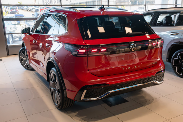 2026 Volkswagen Tiguan CT 195TSI R-Line SUV Image 2