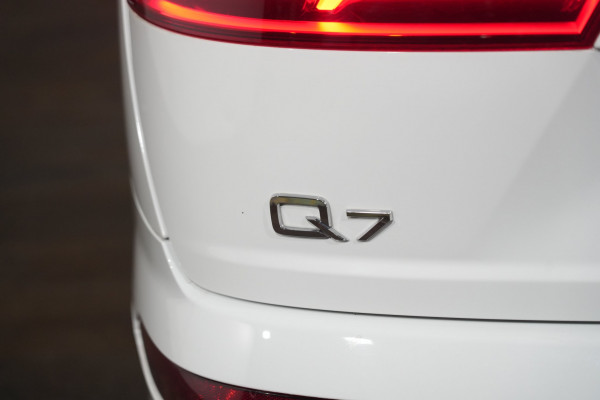 2016 Audi Q7 4M TDI SUV Image 9
