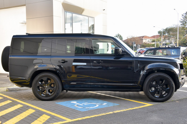 2023 Land Rover Defender L663 130 D300 SE SUV image 3