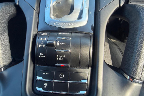 2016 MY17 Porsche Cayenne 92A Platinum Edition SUV Image 19