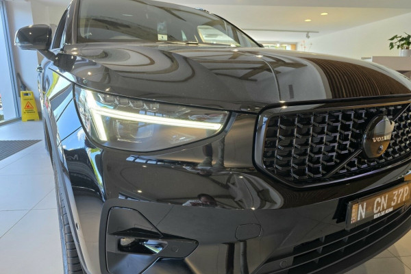 2024 MYon Volvo XC40 XZ Black Edition SUV Image 2