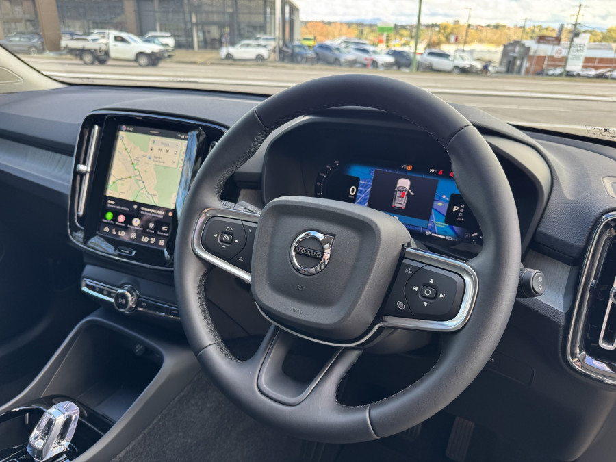 2026 Volvo XC40 XZ Ultra B4 Dark SUV Image 10