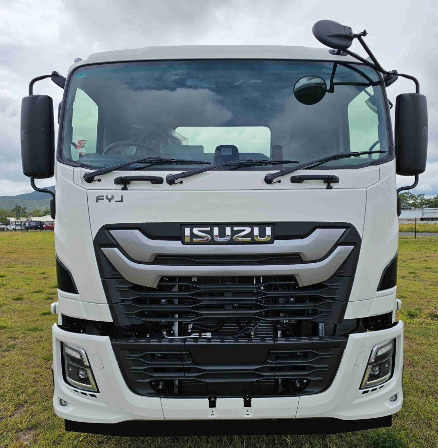 2025 Isuzu FYJ 320-355 AT R67 Cab Chassis Image 2