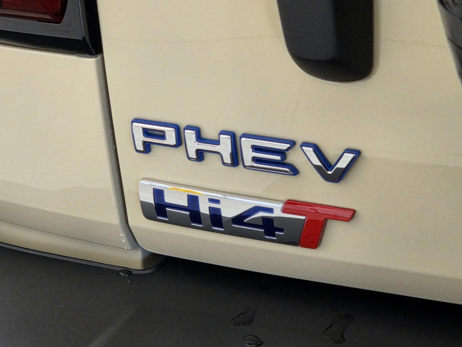 2026 GWM Tank 300 P01 Lux Hi4-T PHEV SUV Image 11