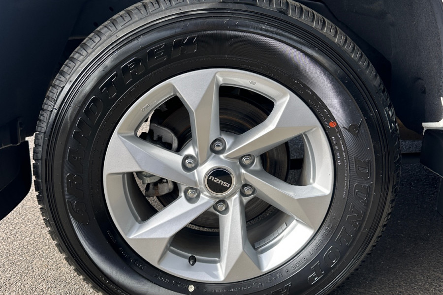 2023 Isuzu MU-X RJ LS-M SUV Image 13