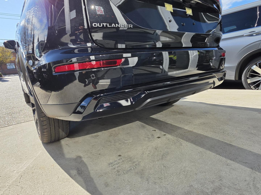 2026 Mitsubishi Outlander ZM Black Edition SUV Image 12