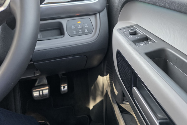 2025 Volkswagen ID. Buzz EB Pro BEV560 People Mover Image 21
