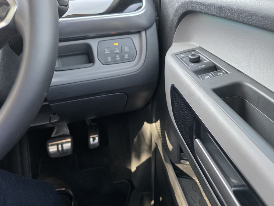 2025 Volkswagen ID. Buzz EB Pro BEV560 People Mover Image 21