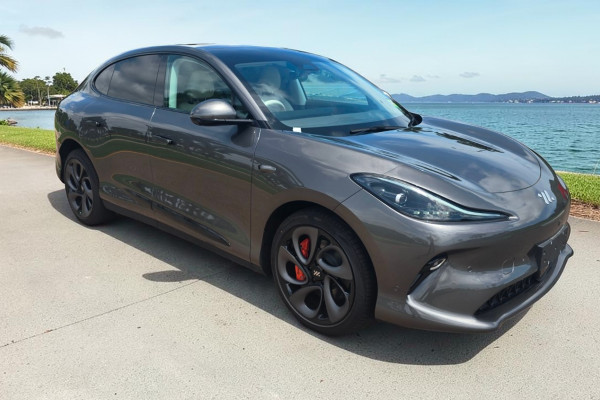 2025 MG IM6 S12L Platinum SUV Image 1