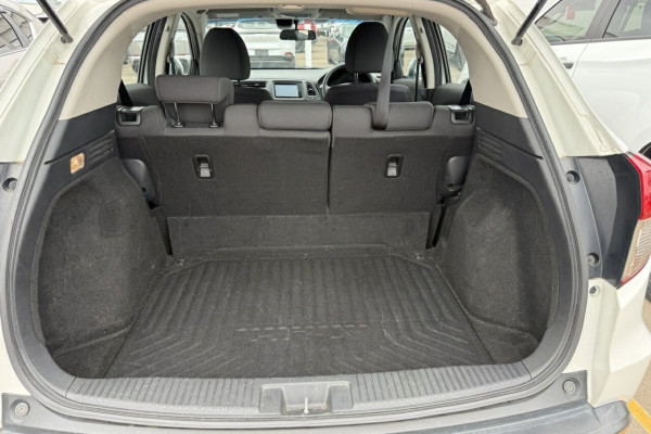 2019 Honda HR-V  VTi SUV Image 26