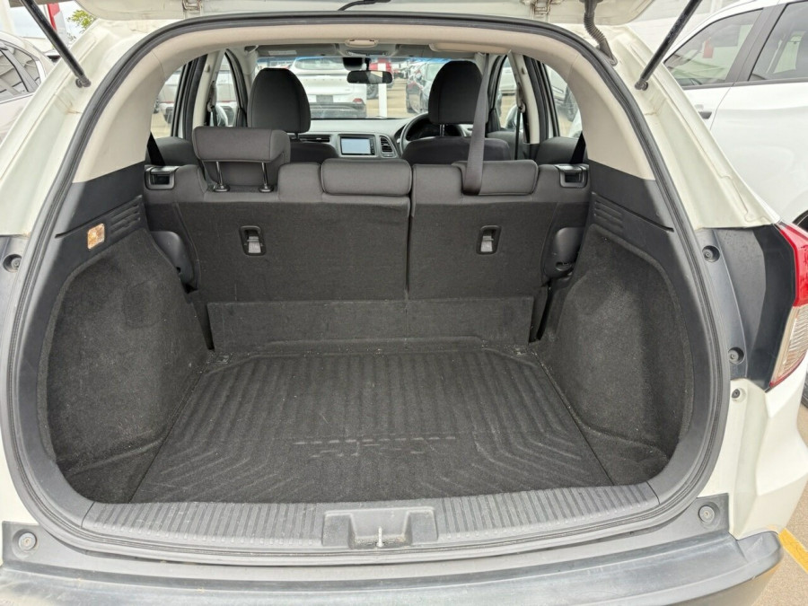 2019 Honda HR-V  VTi SUV Image 26