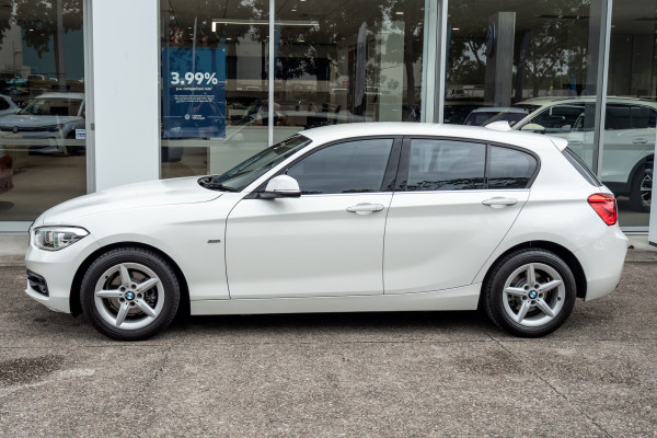 2017 BMW 1 Series 118i Sport Line Hatch Image 3