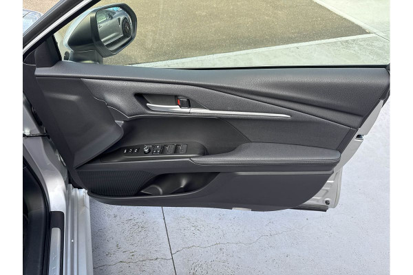 2024 Toyota Camry AXVH80R SL Sedan Image 5