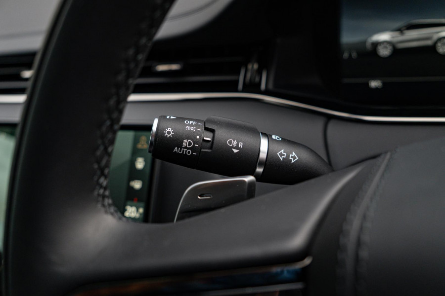 2026 MY26.5 Land Rover Range Rover Evoque L551 P300e Autobiography SUV