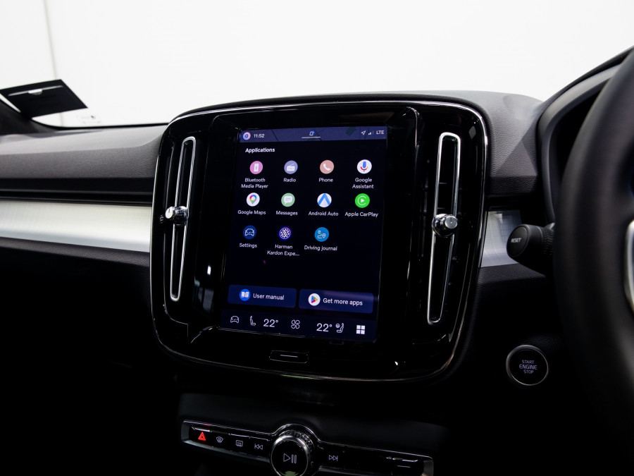 2026 Volvo XC40 XZ Ultra B4 Dark SUV Image 16