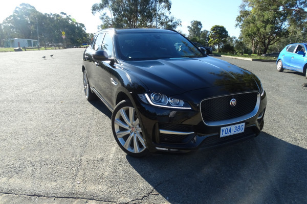 2017 Jaguar F-PACE X761 R-Sport SUV Image 1