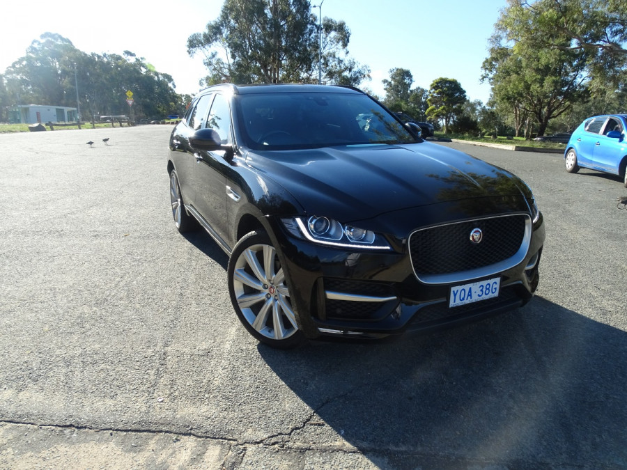 2017 Jaguar F-PACE X761 R-Sport SUV Image 1