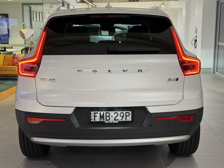 2024 Volvo XC40 XZ Ultimate B4 Bright SUV Image 5