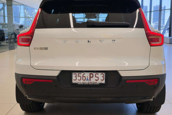 2026 Volvo EX40  Ultra Single Motor Extended Range SUV Image 5
