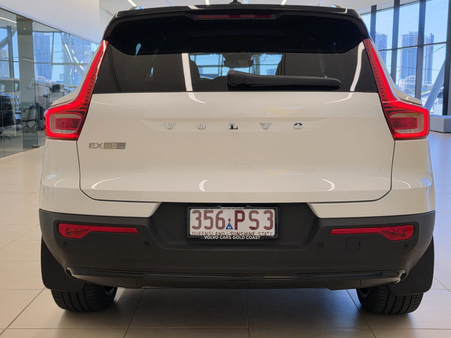 2026 Volvo EX40  Ultra Single Motor Extended Range SUV Image 5