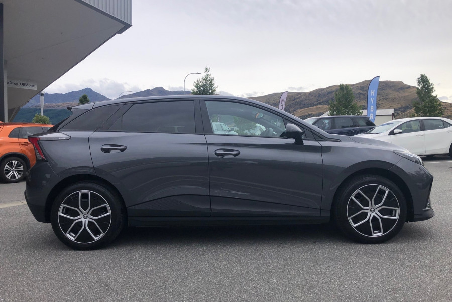 2023 MG MG4 Essence 64kwh EV Hatch Image 8