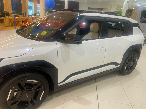 2026 Kia EV3 SV GT-Line SUV image 2