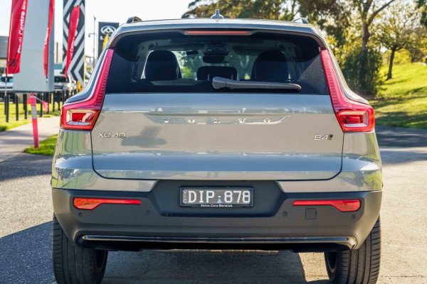 2025 Volvo XC40  Ultra B4 Dark SUV Image 4