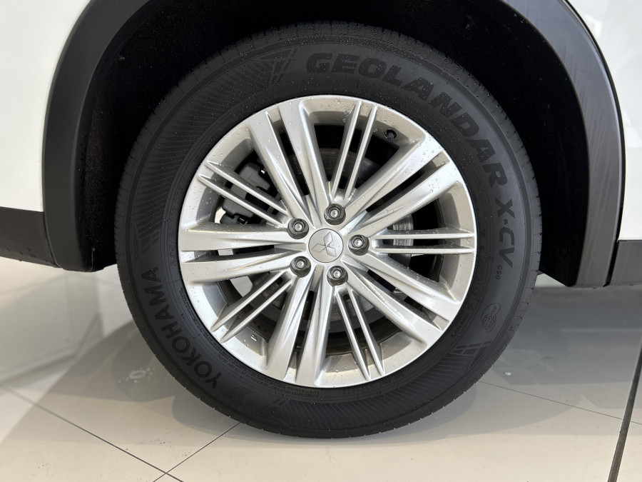 2023 MY24 Mitsubishi Outlander ZM ES SUV Image 6