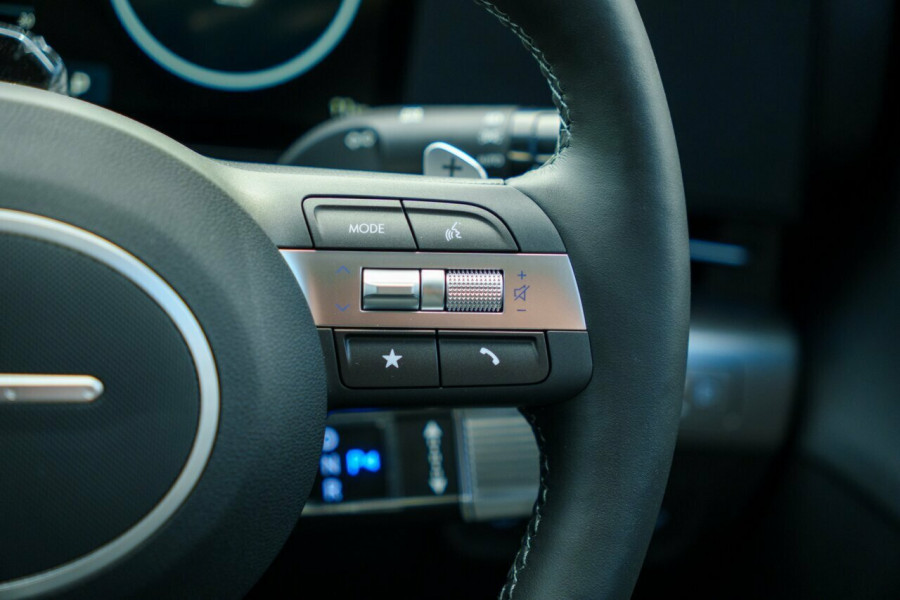 2025 Hyundai KONA SX2.V2 Premium SUV Image 13