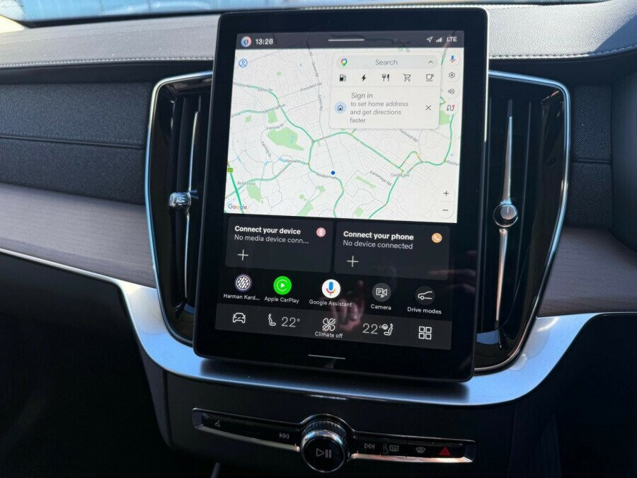 2026 Volvo XC90 L Series Plus T8 Plug-in Hybrid Dark SUV Image 12