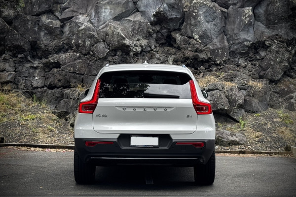 2025 Volvo XC40 XZ Ultra B4 Dark SUV Image 7